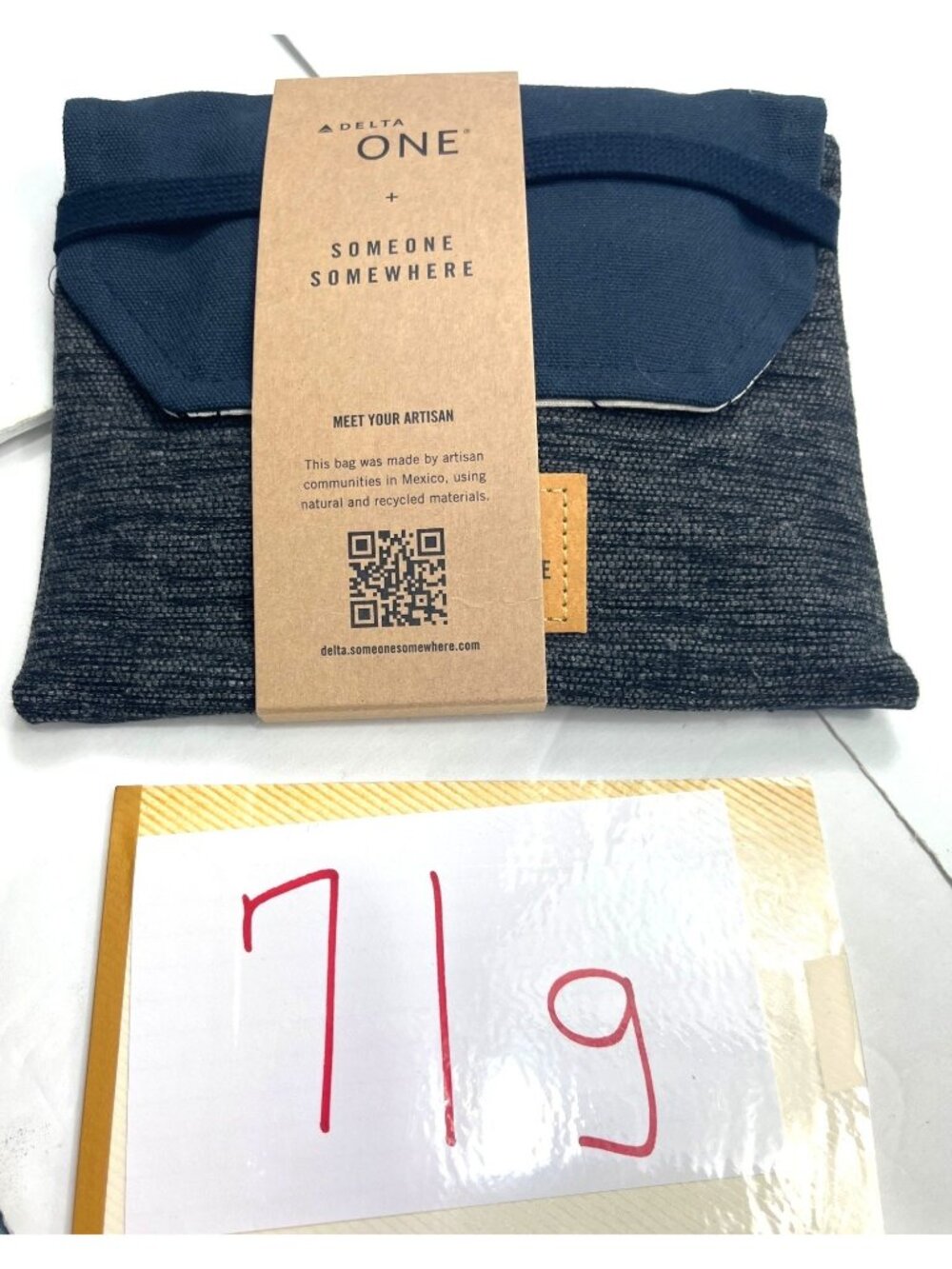 Delta One Travel Amenity Kit  Someone Somewhere  Includes Eye Mask Socks 71g - Picture 6 of 6